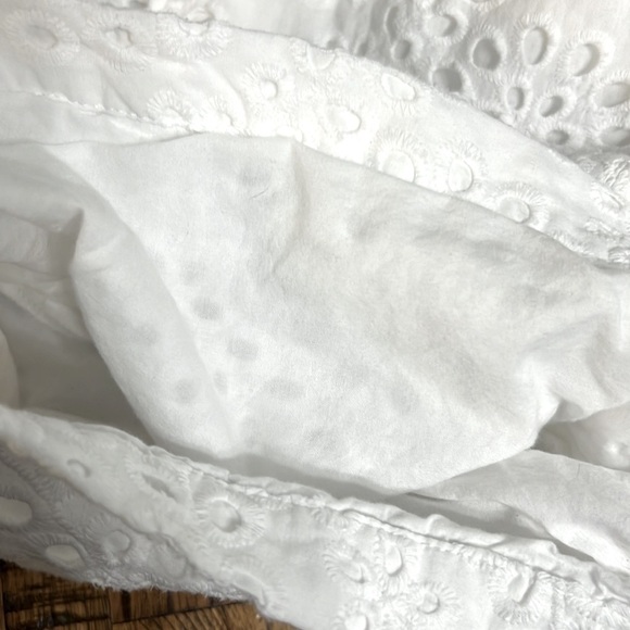 INC white eyelet romper shorts
with stretch waist button front ruffle details M - Picture 11 of 13